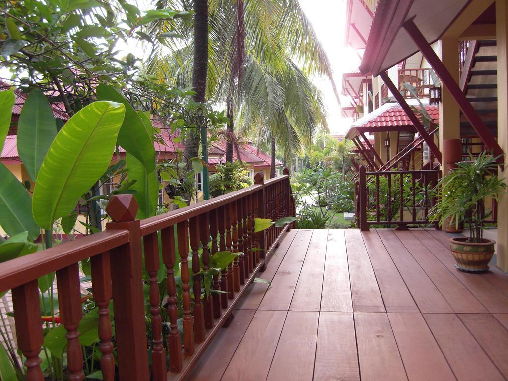 Palm Village Rawai Exterior foto